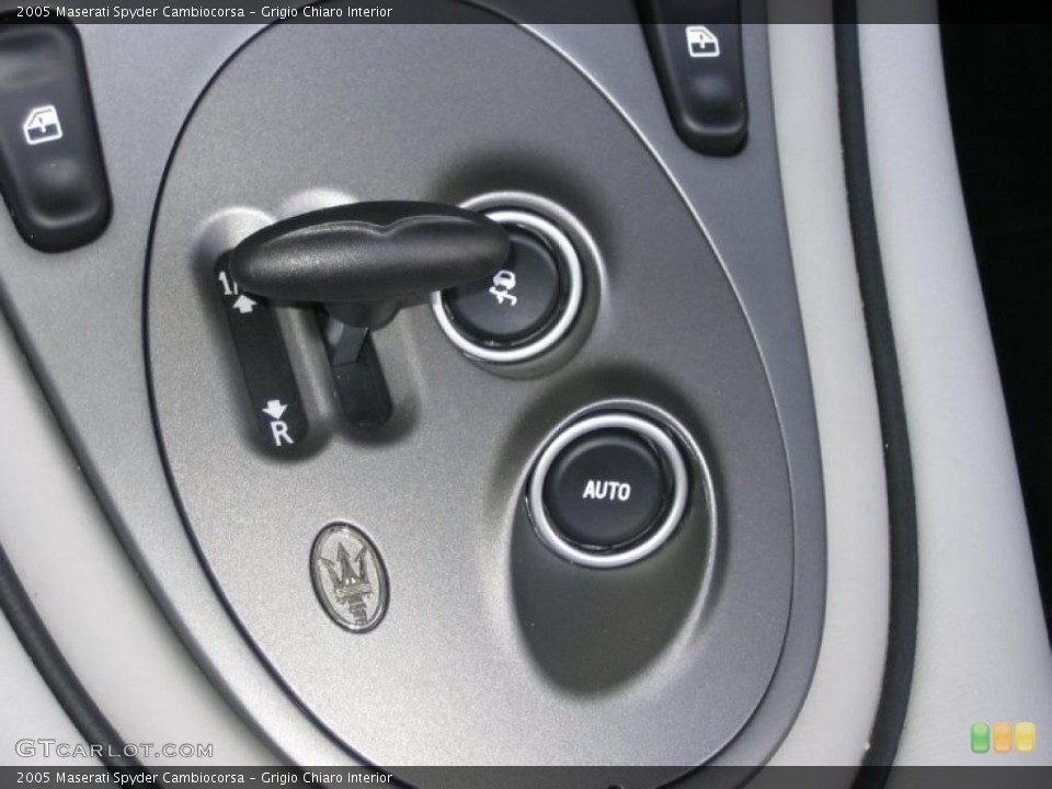Grigio Chiaro Interior Transmission for the 2005 Maserati Spyder Cambiocorsa #39449510