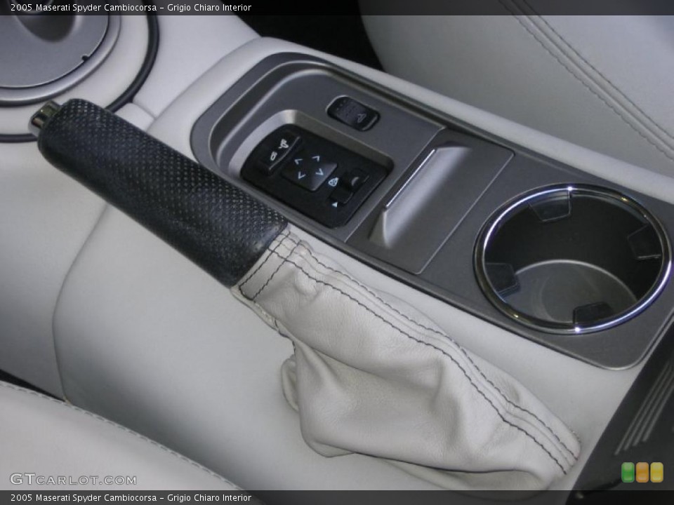 Grigio Chiaro Interior Controls for the 2005 Maserati Spyder Cambiocorsa #39449526