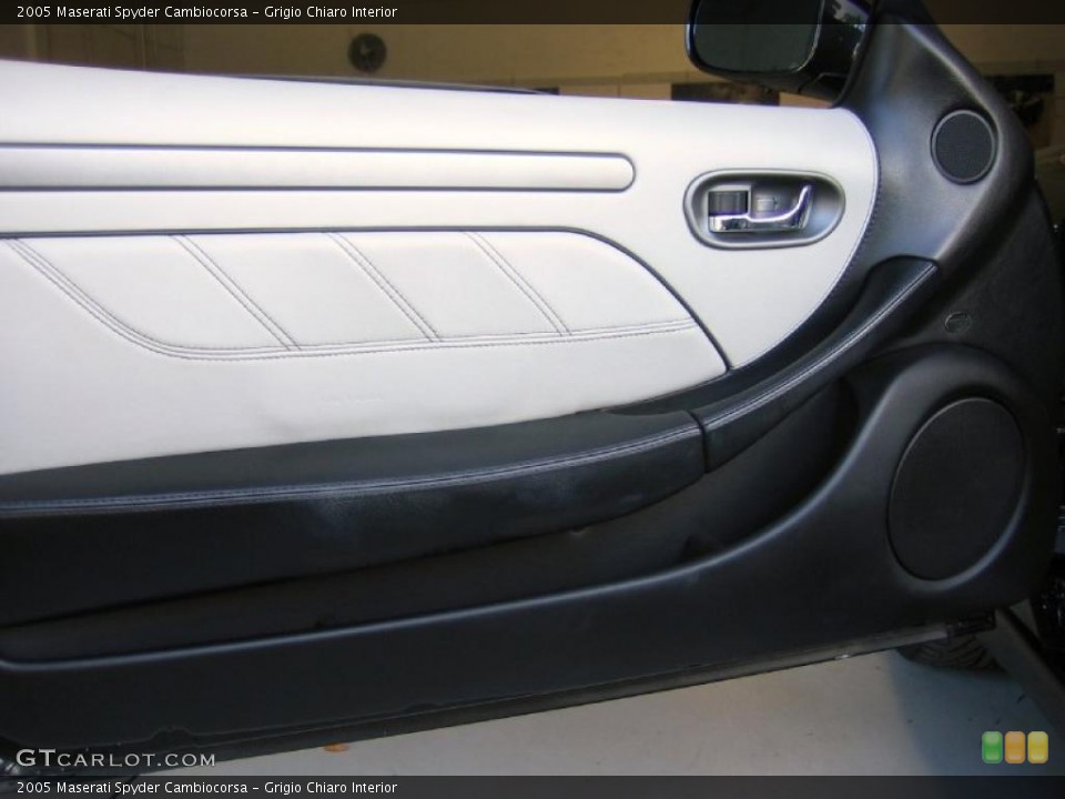 Grigio Chiaro Interior Door Panel for the 2005 Maserati Spyder Cambiocorsa #39449590