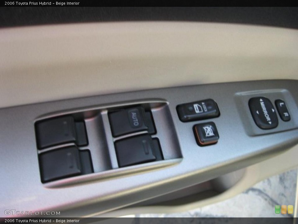 Beige Interior Controls for the 2006 Toyota Prius Hybrid #39449822
