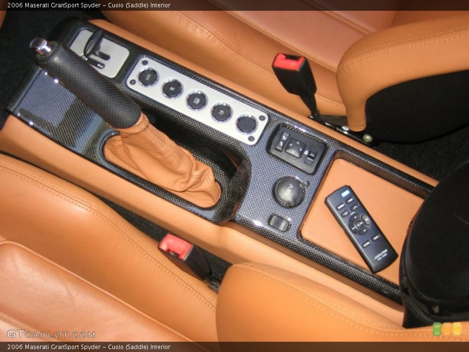 Cuoio (Saddle) Interior Controls for the 2006 Maserati GranSport Spyder #39455462