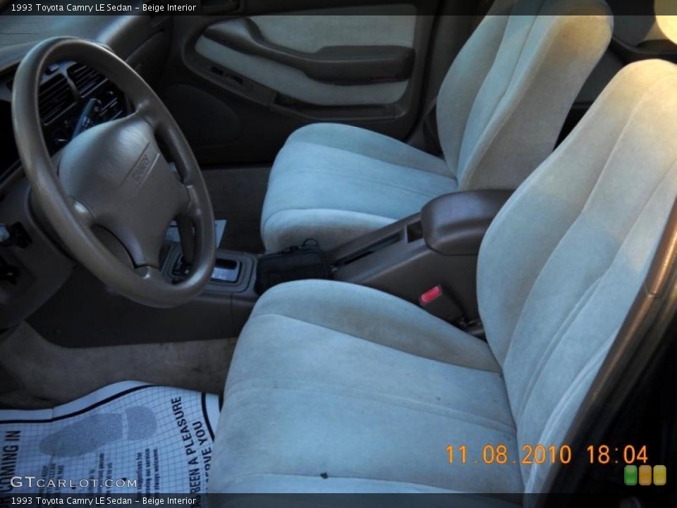 Beige Interior Photo for the 1993 Toyota Camry LE Sedan #39456270