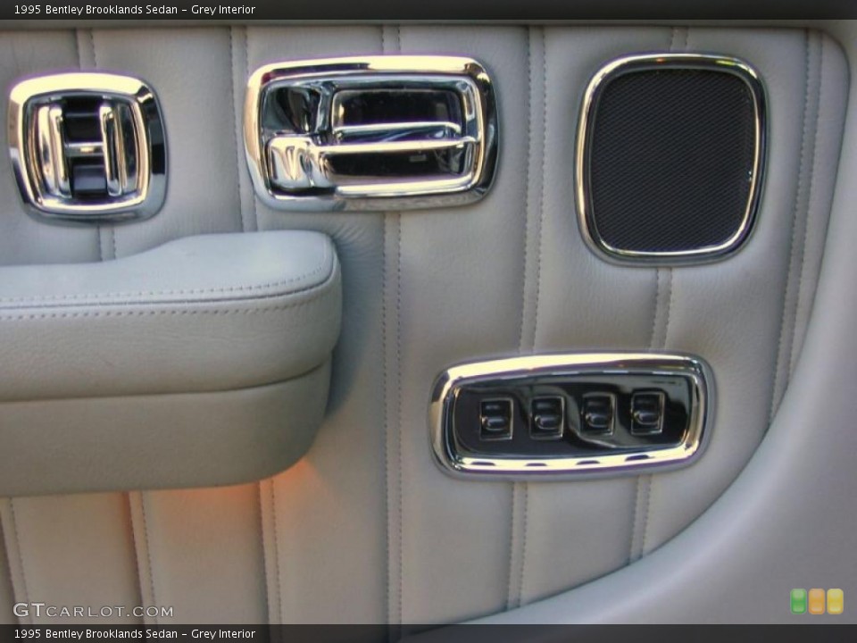 Grey Interior Controls for the 1995 Bentley Brooklands Sedan #39462614