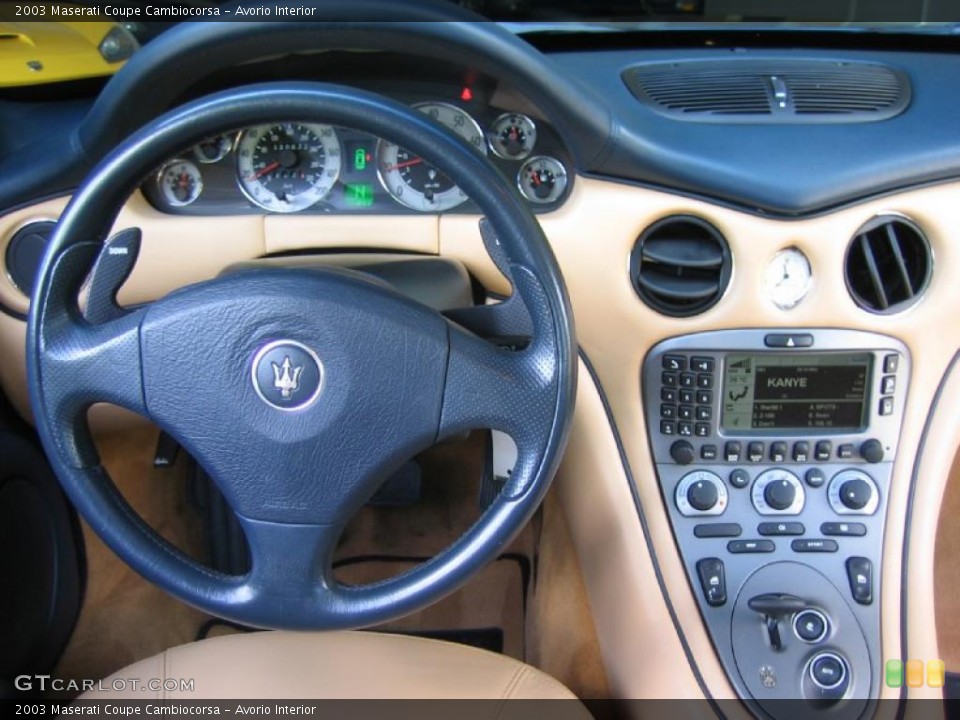 Avorio Interior Dashboard for the 2003 Maserati Coupe Cambiocorsa #39463850