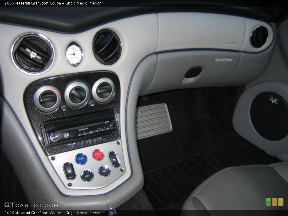Grigio Medio Interior Dashboard for the 2006 Maserati GranSport Coupe #39465442