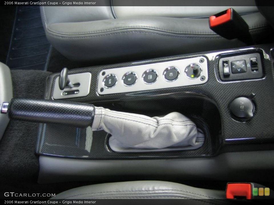 Grigio Medio Interior Controls for the 2006 Maserati GranSport Coupe #39465514