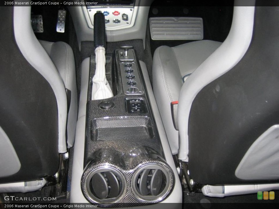 Grigio Medio Interior Controls for the 2006 Maserati GranSport Coupe #39465546
