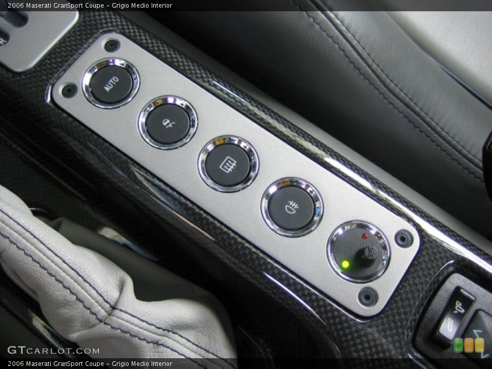 Grigio Medio Interior Controls for the 2006 Maserati GranSport Coupe #39465558