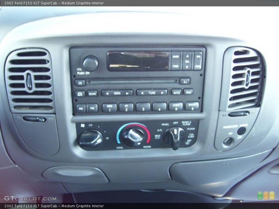 Medium Graphite Interior Controls for the 2002 Ford F150 XLT SuperCab #39465818