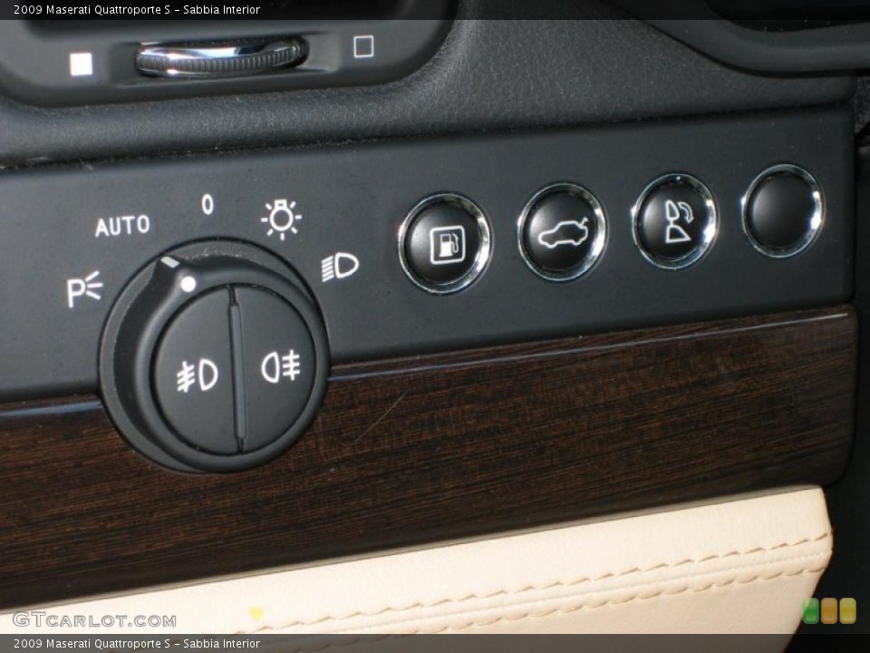 Sabbia Interior Controls for the 2009 Maserati Quattroporte S #39466266