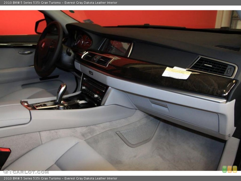 Everest Gray Dakota Leather Interior Dashboard for the 2010 BMW 5 Series 535i Gran Turismo #39472382