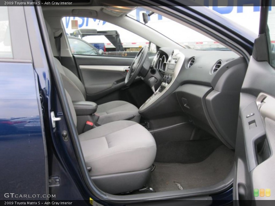 Ash Gray Interior Photo for the 2009 Toyota Matrix S #39481194