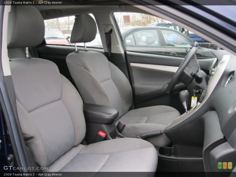 Ash Gray Interior Photo for the 2009 Toyota Matrix S #39481218