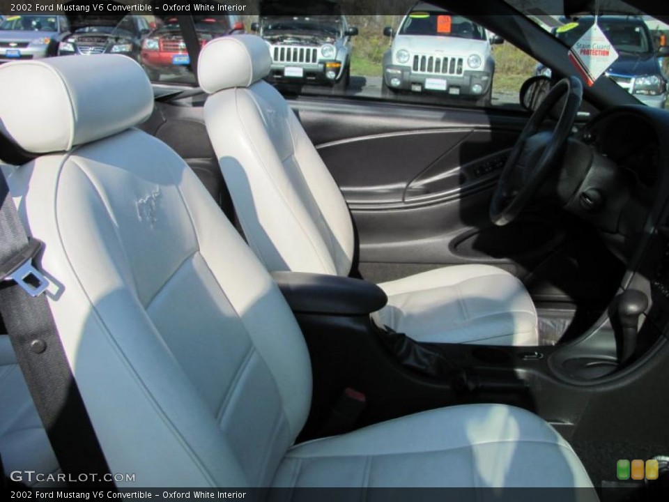 Oxford White Interior Photo for the 2002 Ford Mustang V6 Convertible #39483613