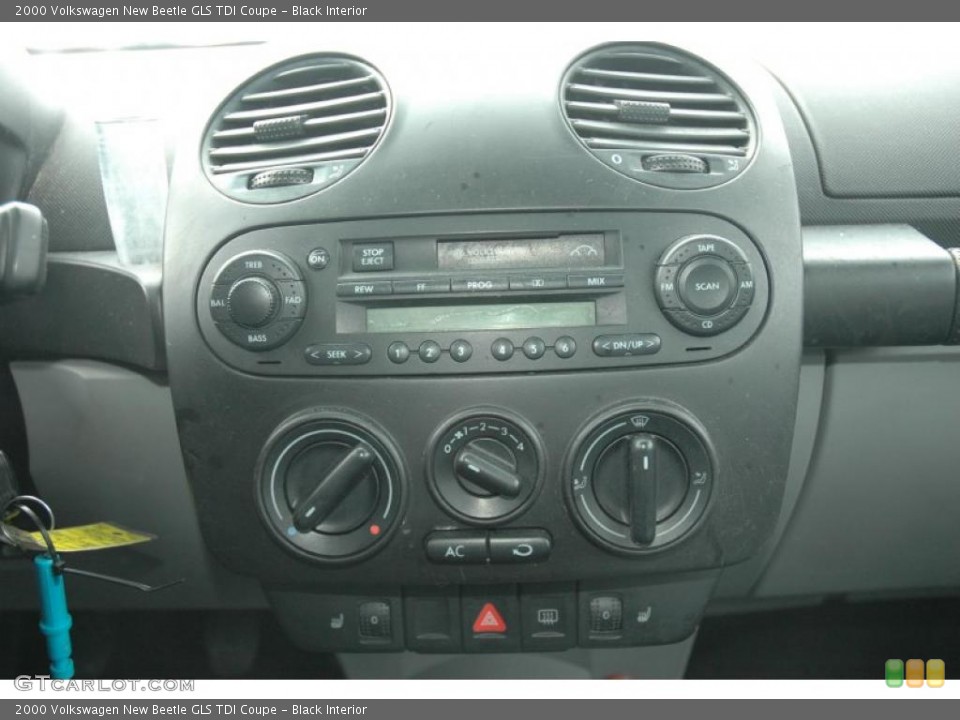 Black Interior Controls for the 2000 Volkswagen New Beetle GLS TDI Coupe #39491004