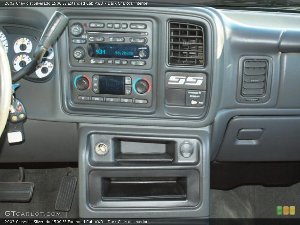 Dark Charcoal Interior Controls for the 2003 Chevrolet Silverado 1500 SS Extended Cab AWD #39505418