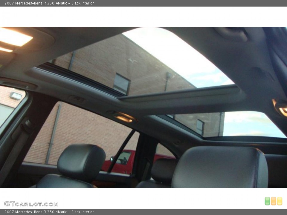 Black Interior Sunroof for the 2007 Mercedes-Benz R 350 4Matic #39509620