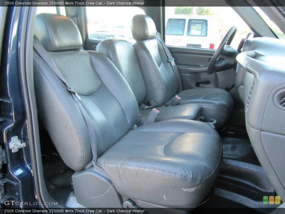 Dark Charcoal Interior Photo for the 2006 Chevrolet Silverado 2500HD Work Truck Crew Cab #39511596