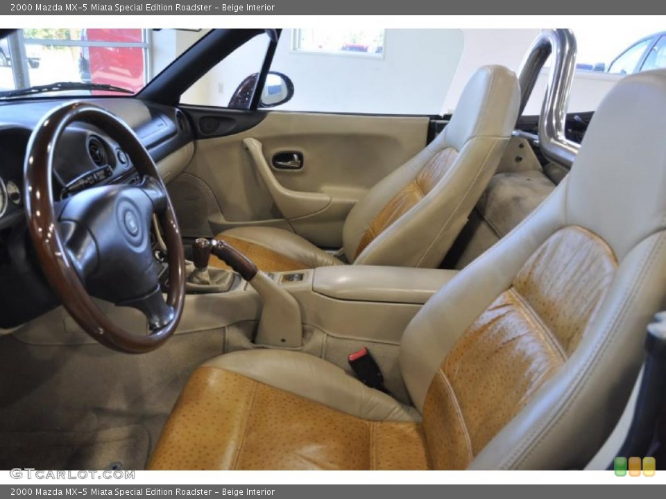 Beige Interior Photo for the 2000 Mazda MX-5 Miata Special Edition Roadster #39511704