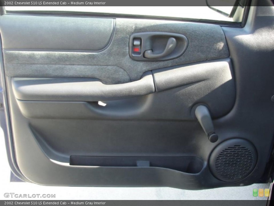 Medium Gray Interior Door Panel for the 2002 Chevrolet S10 LS Extended Cab #39513484