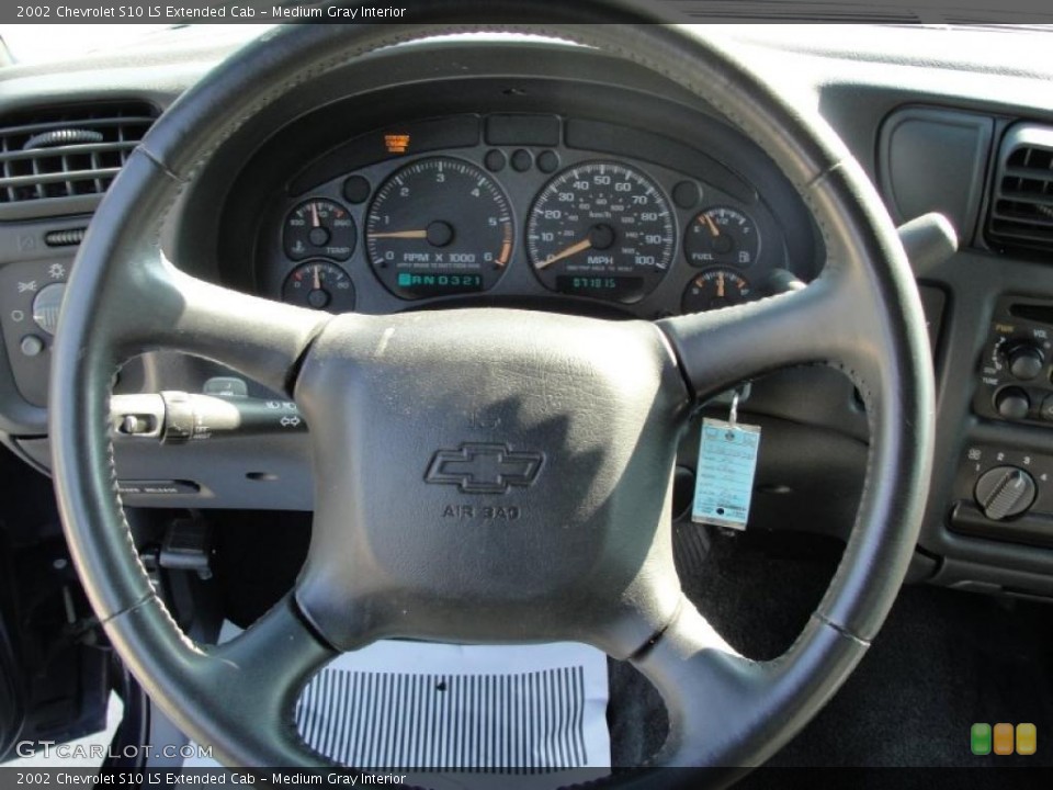 Medium Gray Interior Steering Wheel for the 2002 Chevrolet S10 LS Extended Cab #39513684
