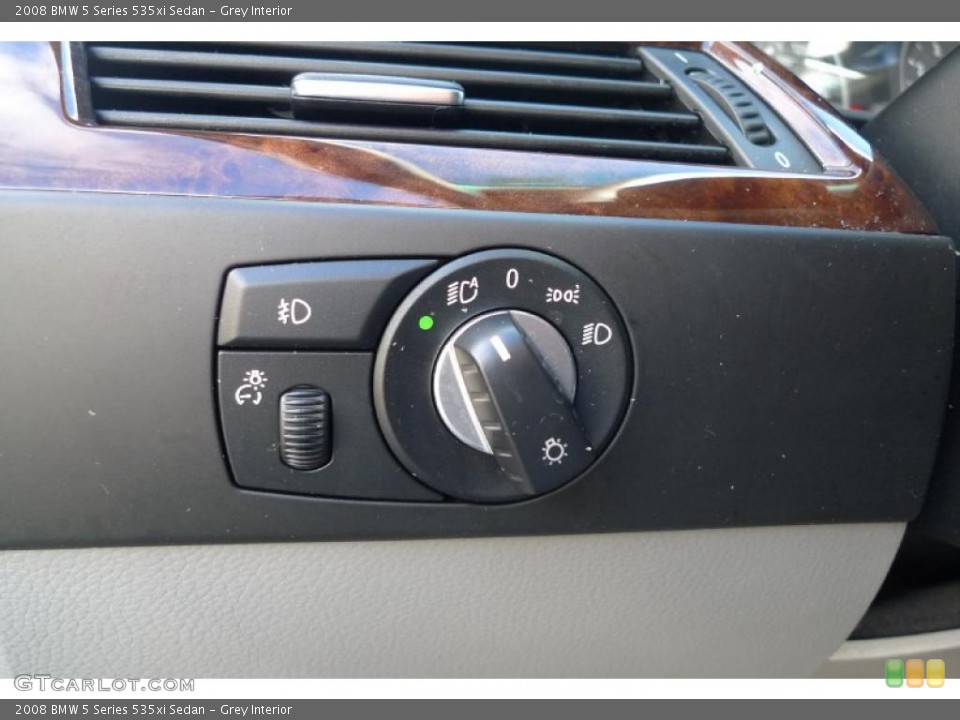Grey Interior Controls for the 2008 BMW 5 Series 535xi Sedan #39528037