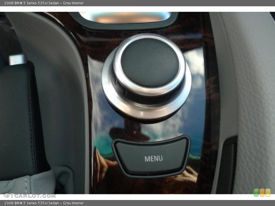 Grey Interior Controls for the 2008 BMW 5 Series 535xi Sedan #39528092