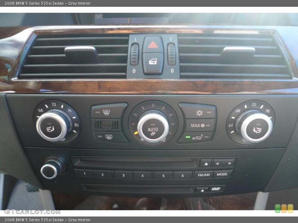 Grey Interior Controls for the 2008 BMW 5 Series 535xi Sedan #39528137