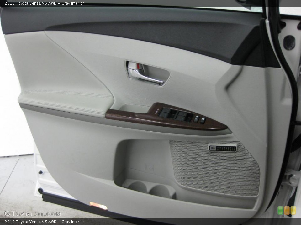 Gray Interior Door Panel for the 2010 Toyota Venza V6 AWD #39542418