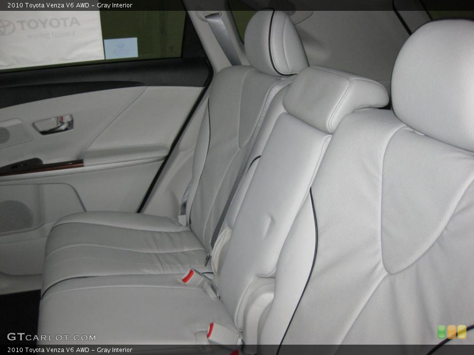 Gray Interior Photo for the 2010 Toyota Venza V6 AWD #39542446