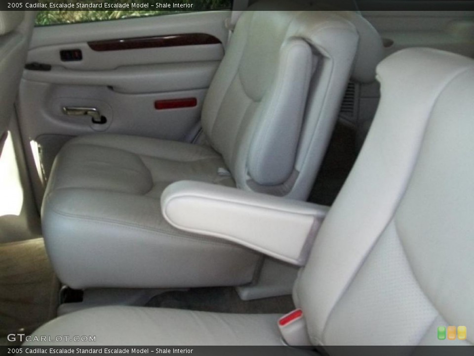 Shale Interior Photo for the 2005 Cadillac Escalade  #39554447