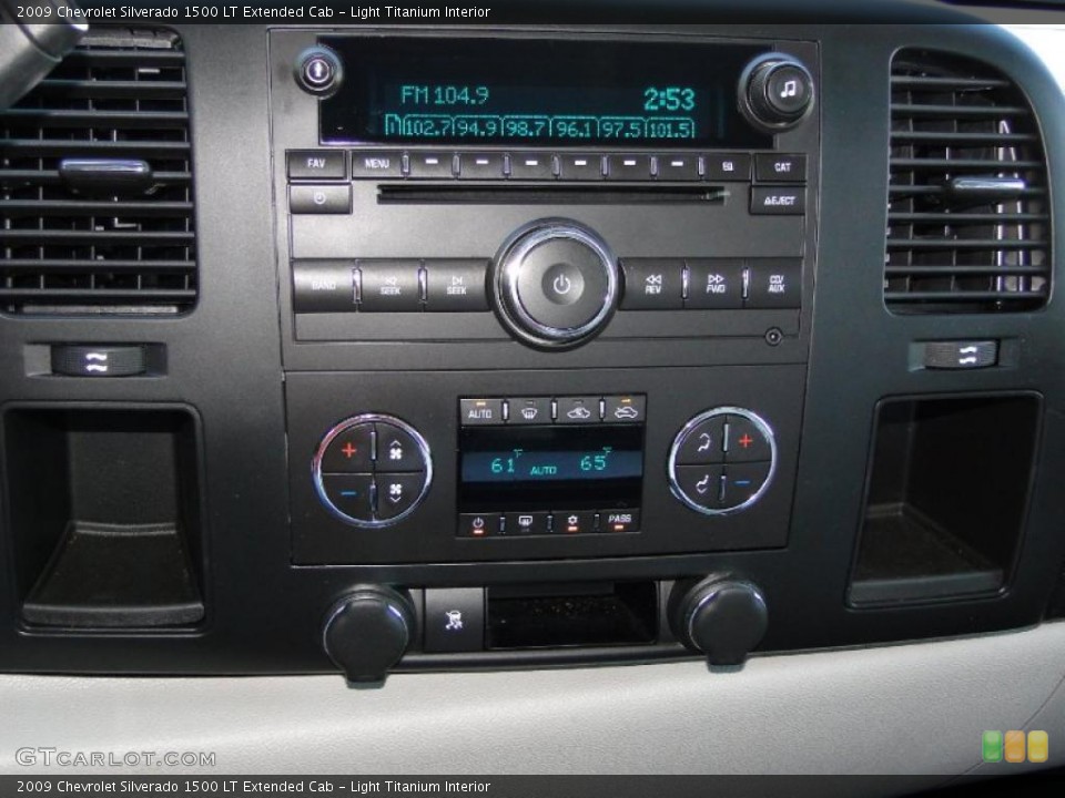 Light Titanium Interior Controls for the 2009 Chevrolet Silverado 1500 LT Extended Cab #39559743