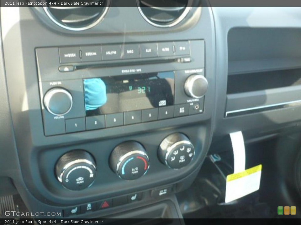 Dark Slate Gray Interior Controls for the 2011 Jeep Patriot Sport 4x4 #39570291