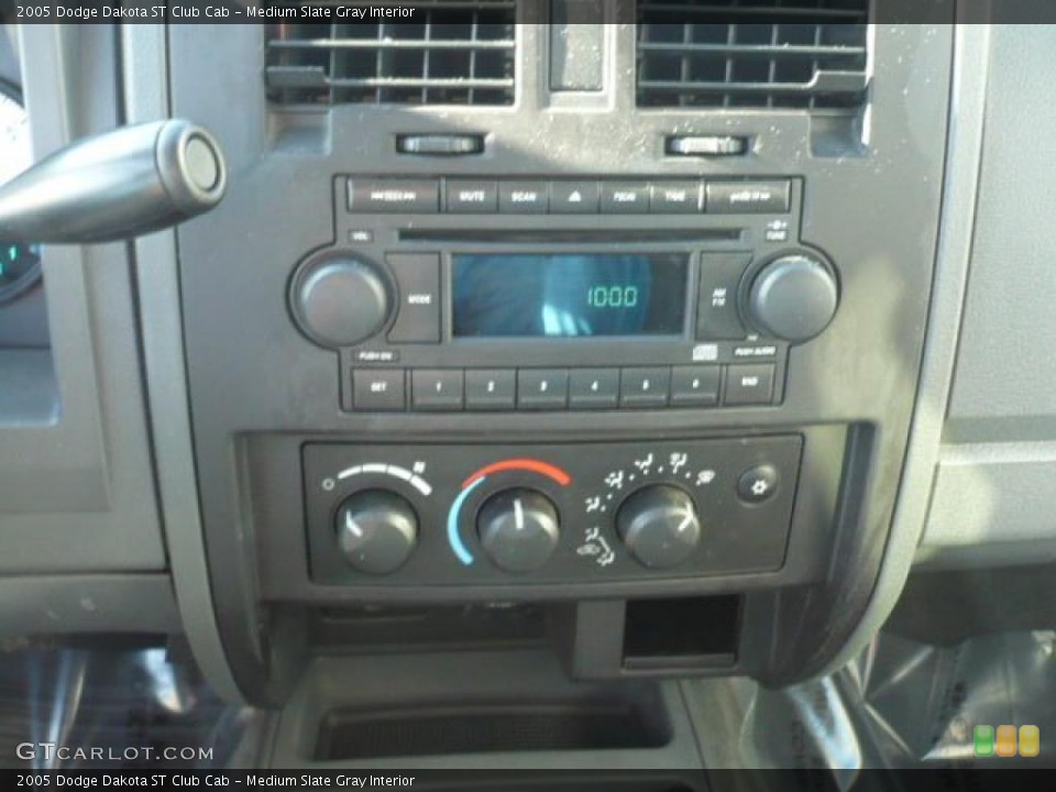 Medium Slate Gray Interior Controls for the 2005 Dodge Dakota ST Club Cab #39570500