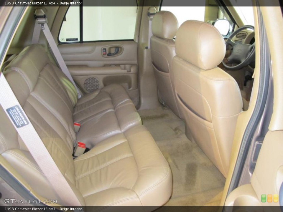 Beige Interior Photo for the 1998 Chevrolet Blazer LS 4x4 #39570915