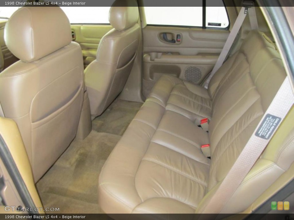 Beige Interior Photo for the 1998 Chevrolet Blazer LS 4x4 #39570961