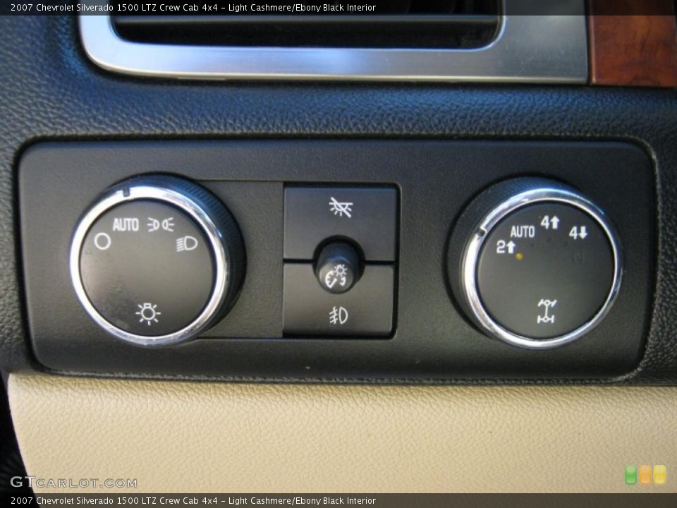 Light Cashmere/Ebony Black Interior Controls for the 2007 Chevrolet Silverado 1500 LTZ Crew Cab 4x4 #39573287