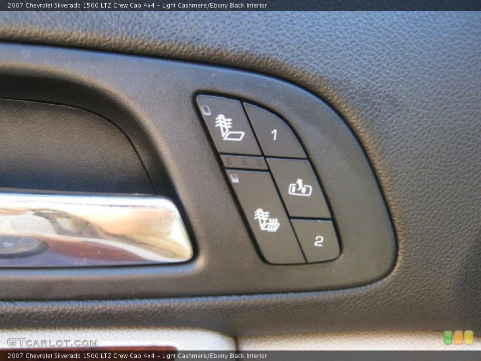 Light Cashmere/Ebony Black Interior Controls for the 2007 Chevrolet Silverado 1500 LTZ Crew Cab 4x4 #39573471