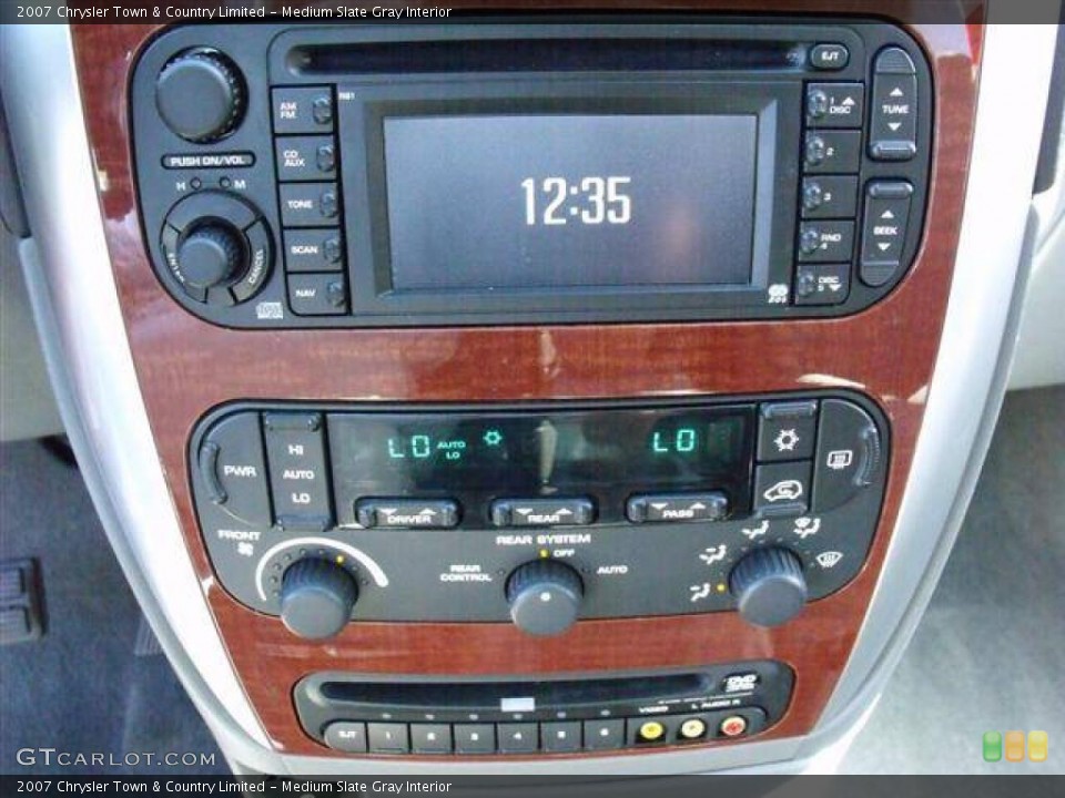 Medium Slate Gray Interior Controls for the 2007 Chrysler Town & Country Limited #39576921