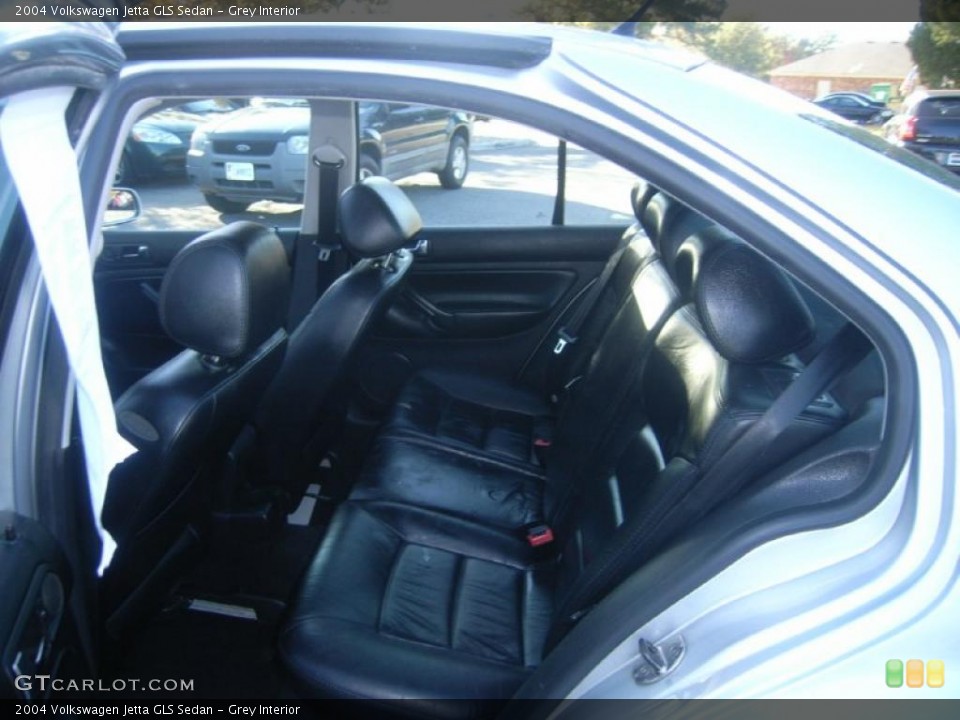 Grey Interior Photo for the 2004 Volkswagen Jetta GLS Sedan #39592517