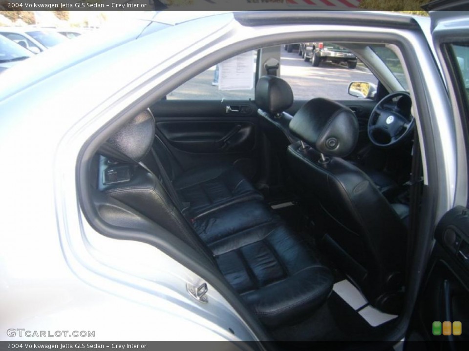 Grey Interior Photo for the 2004 Volkswagen Jetta GLS Sedan #39592541