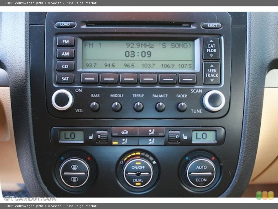Pure Beige Interior Controls for the 2006 Volkswagen Jetta TDI Sedan #39596535