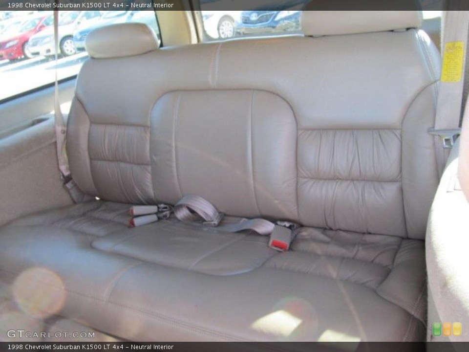 Neutral Interior Photo for the 1998 Chevrolet Suburban K1500 LT 4x4 #39609409