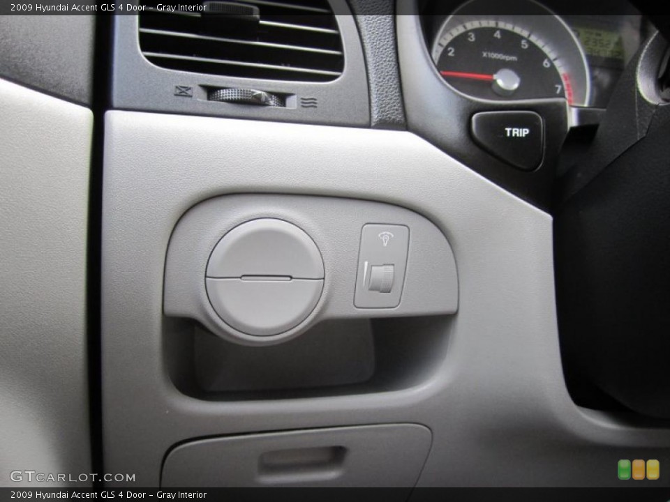 Gray Interior Controls for the 2009 Hyundai Accent GLS 4 Door #39614125
