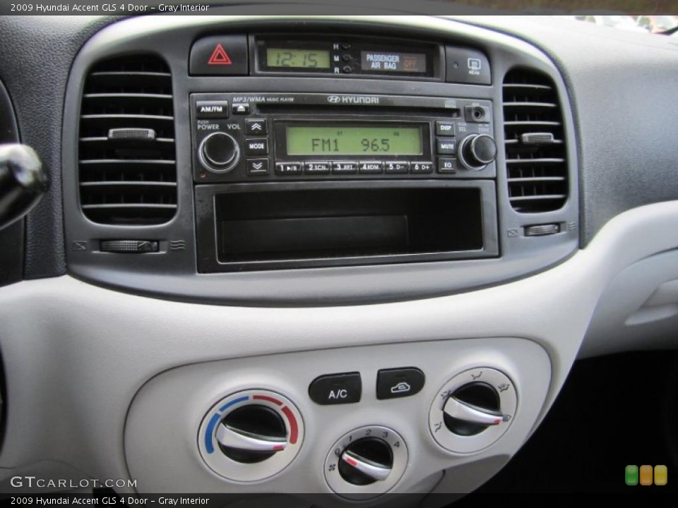Gray Interior Controls for the 2009 Hyundai Accent GLS 4 Door #39614161