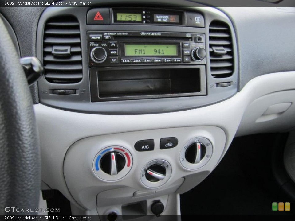 Gray Interior Controls for the 2009 Hyundai Accent GLS 4 Door #39615053