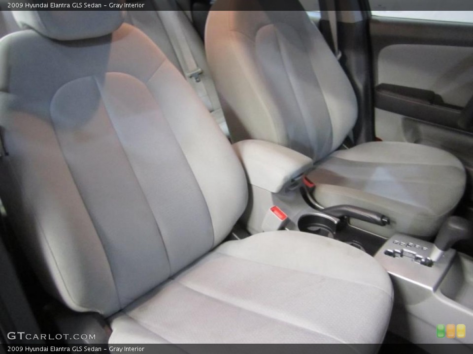Gray Interior Photo for the 2009 Hyundai Elantra GLS Sedan #39615425