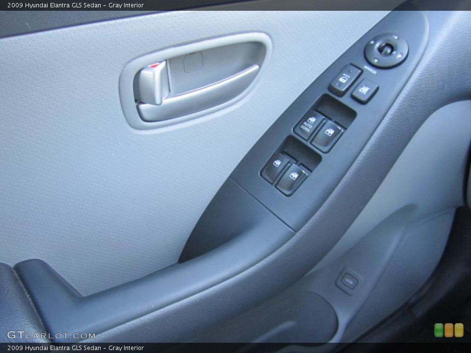 Gray Interior Controls for the 2009 Hyundai Elantra GLS Sedan #39615469