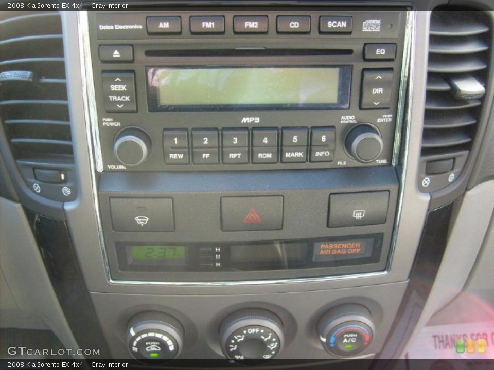 Gray Interior Controls for the 2008 Kia Sorento EX 4x4 #39625658