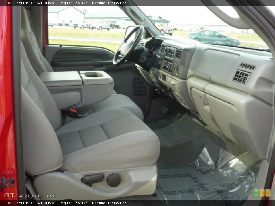 Medium Flint Interior Photo for the 2004 Ford F350 Super Duty XLT Regular Cab 4x4 #39632690